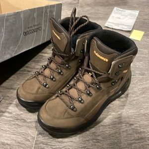 Lowa Renegade GTX MID hiking boots